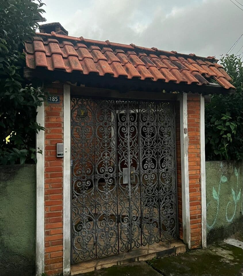 Casa Térrea 3 Dorm com Suite e 4 Vagas no Paes de Barros