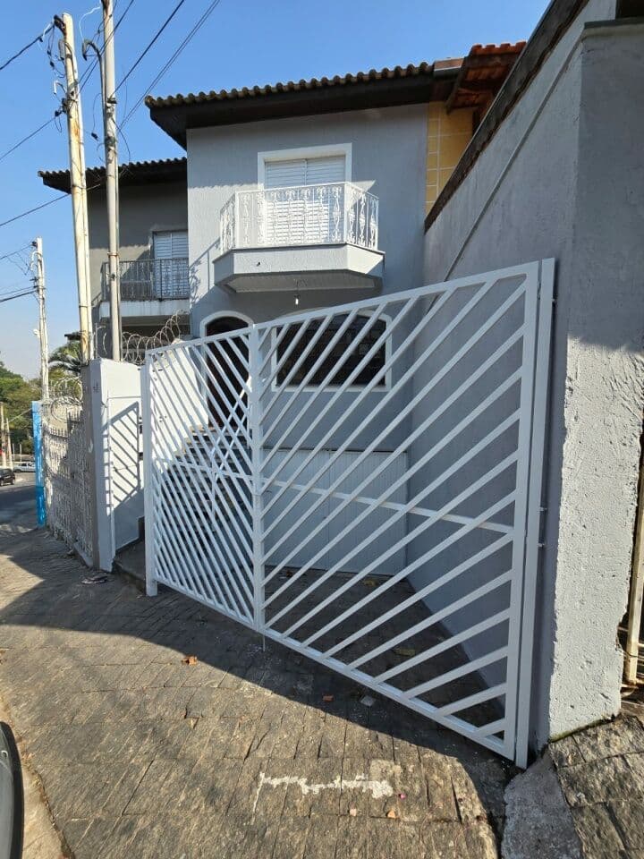 SOBRADO SANTA CECILIA - 2 SUITES COM GARAGEM