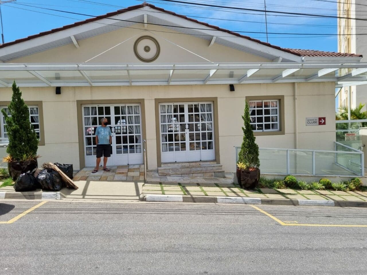 RESERVA DAS FLORES/ 3 DORM 1 SUITE 2 VAGAS 2 SALAS 3 BANHEIROS