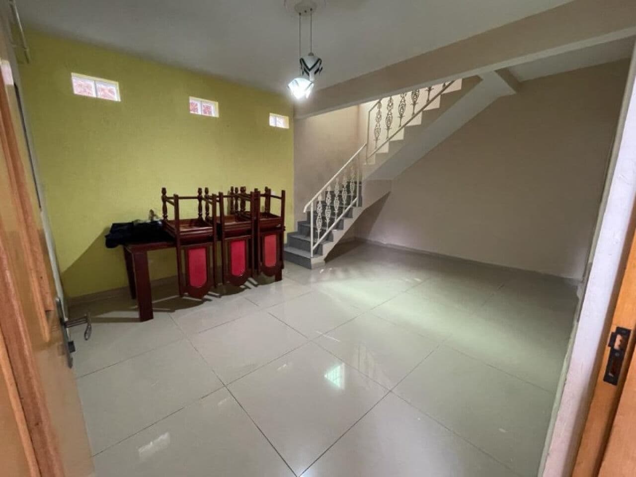 Sobrado de 2 dormitórios e 4 vagas à venda - Jardim Angélica