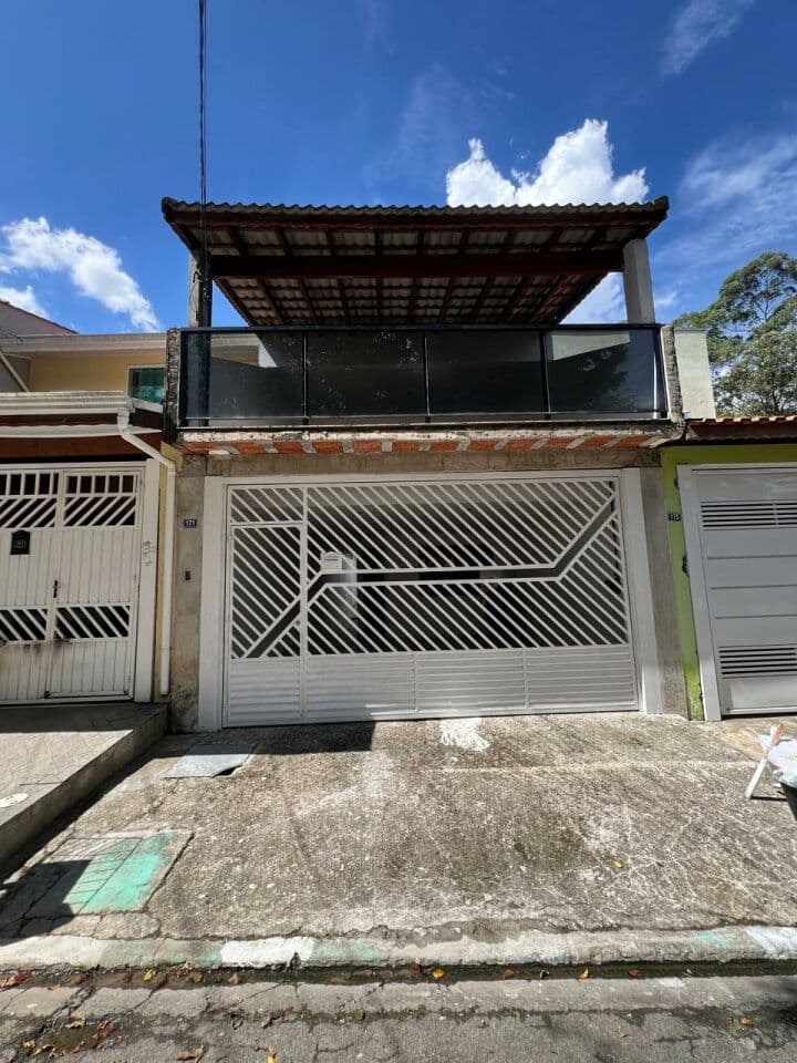 Sobrado no Parque Flamengo de 3 dormitórios e 2 vagas